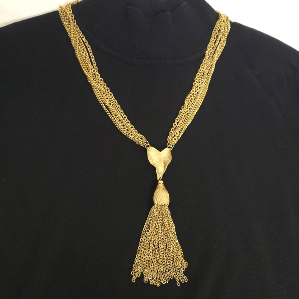 1970 Vintage Leaf  Chic Gold Tone Tassel Necklace